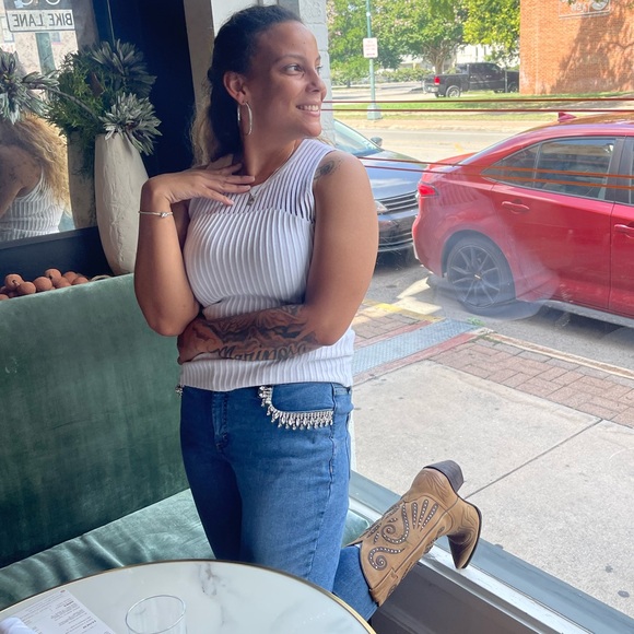 Meet your Posher, Alixandrea - Picture 2 of 4